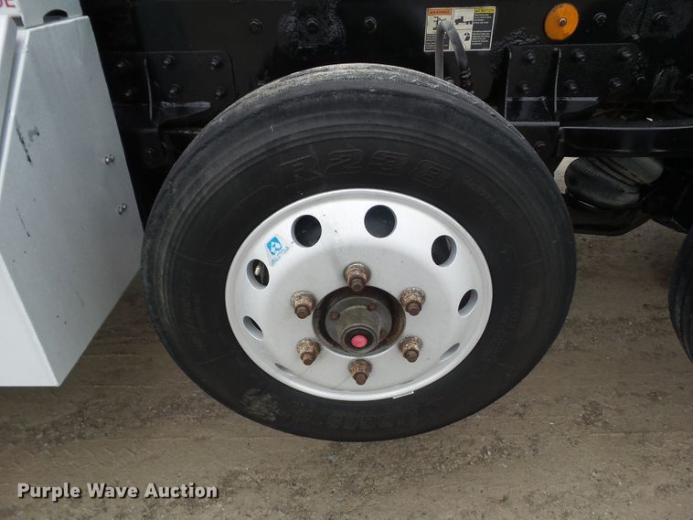 image for item DA7084 2014 Kenworth T800  dump truck