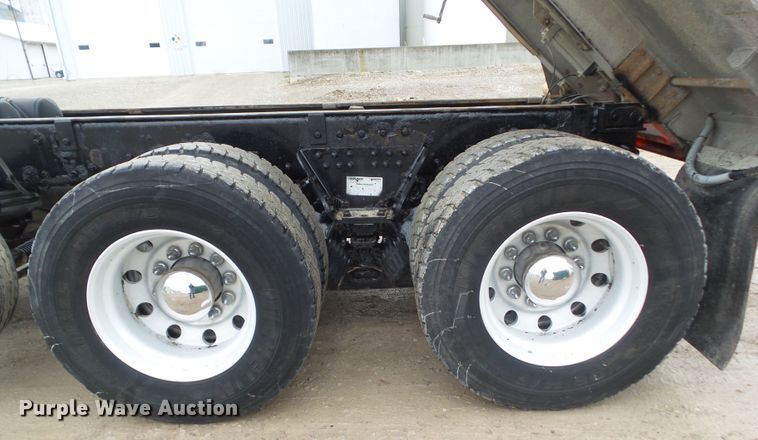 image for item DA7084 2014 Kenworth T800  dump truck