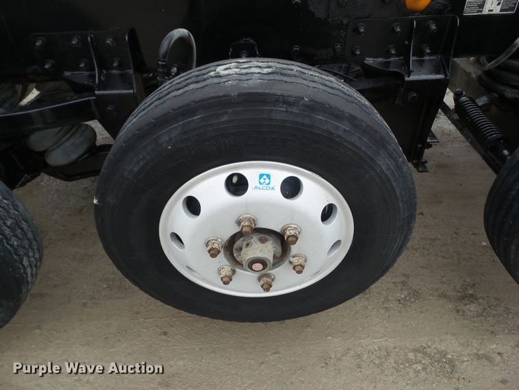 image for item DA7084 2014 Kenworth T800  dump truck