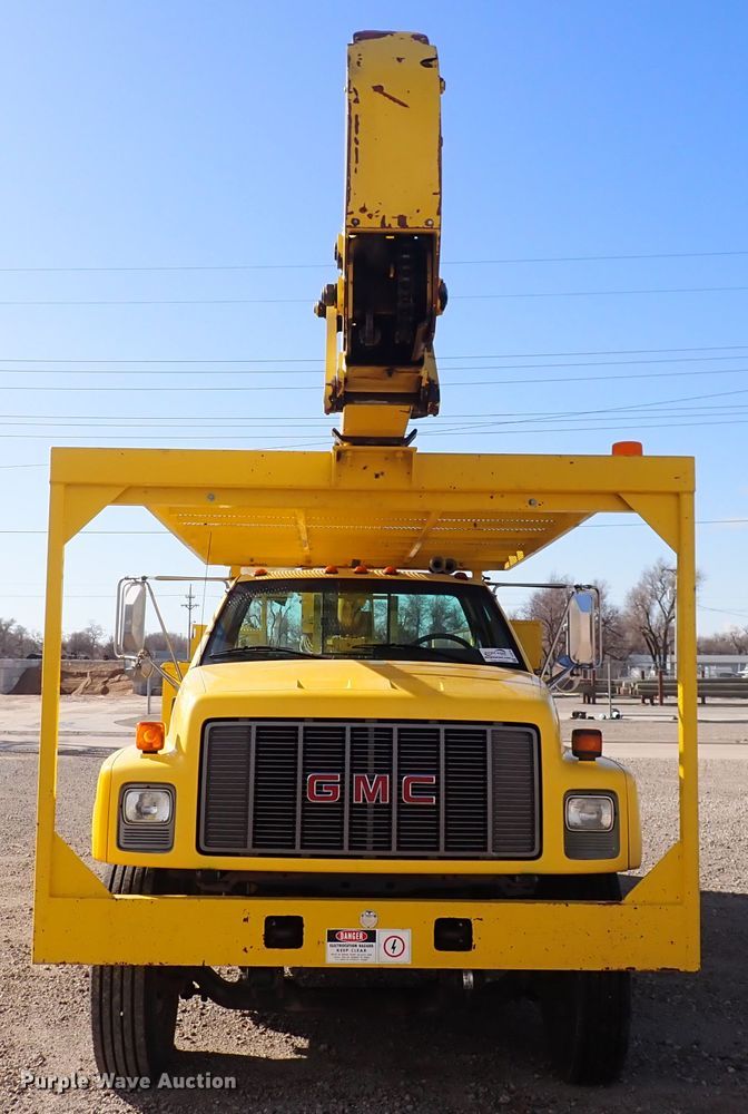 image for item DJ0210 2000 GMC C7500  bucket truck