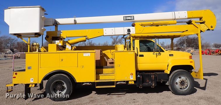 image for item DJ0210 2000 GMC C7500  bucket truck