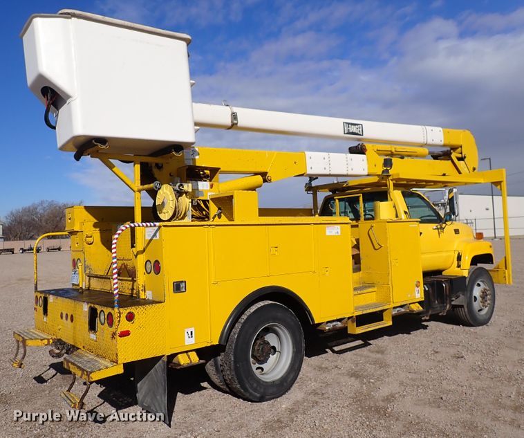 image for item DJ0210 2000 GMC C7500  bucket truck