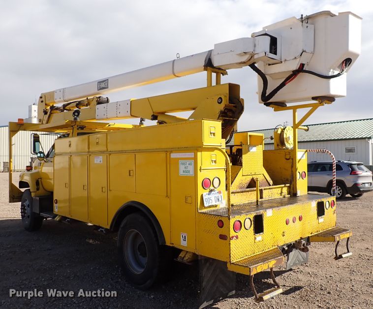 image for item DJ0210 2000 GMC C7500  bucket truck