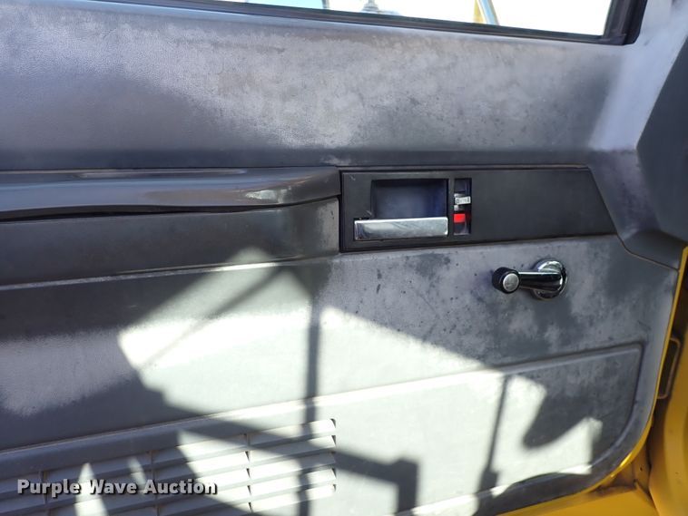 image for item DJ0210 2000 GMC C7500  bucket truck