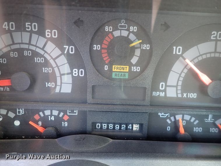 image for item DJ0210 2000 GMC C7500  bucket truck