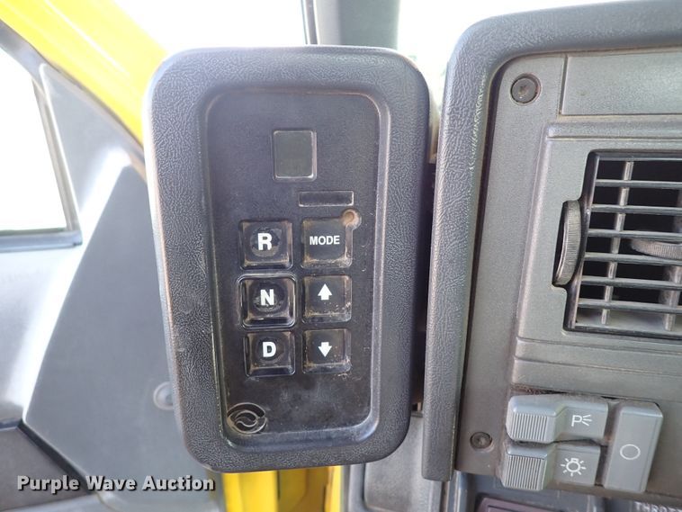 image for item DJ0210 2000 GMC C7500  bucket truck