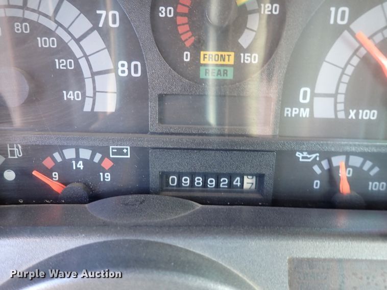 image for item DJ0210 2000 GMC C7500  bucket truck