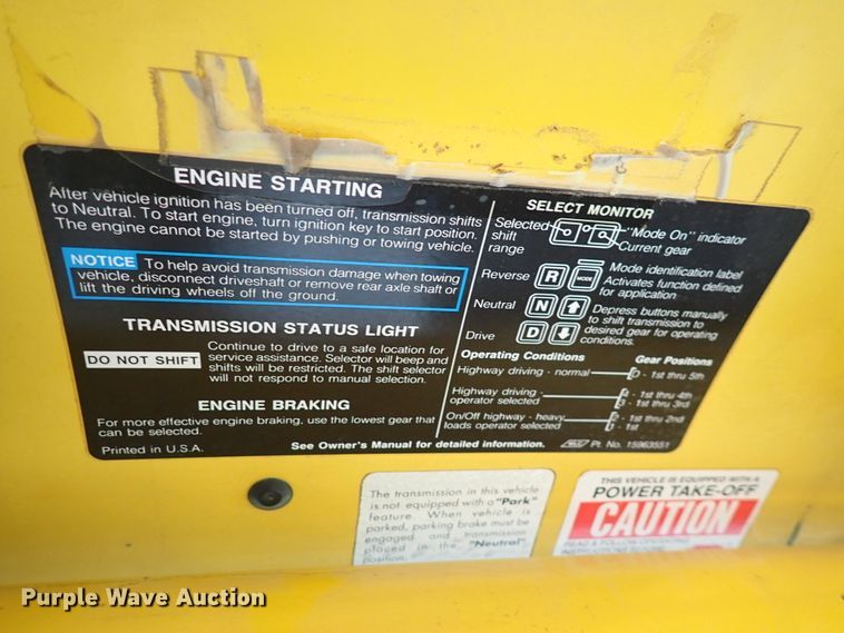 image for item DJ0210 2000 GMC C7500  bucket truck