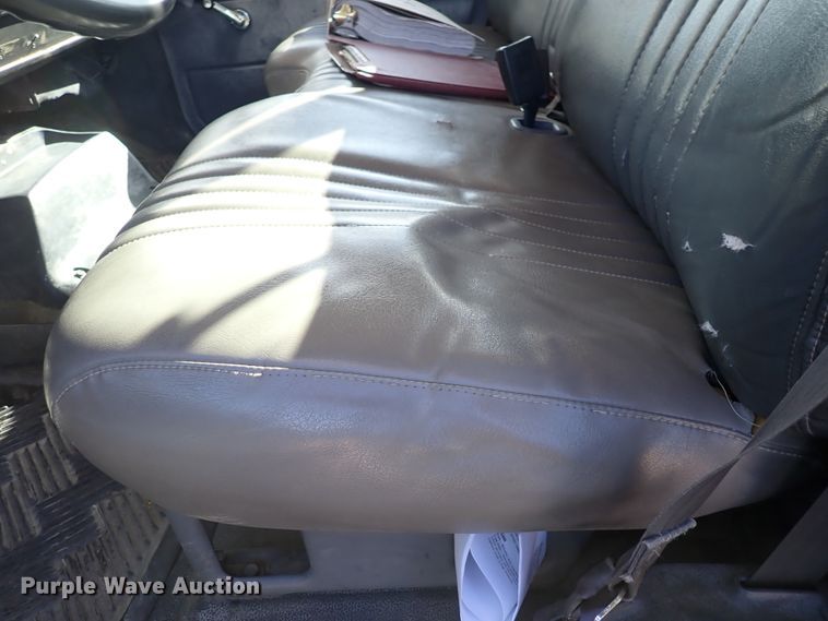 image for item DJ0210 2000 GMC C7500  bucket truck