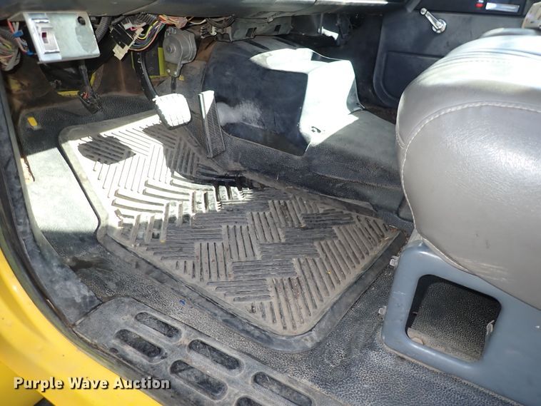 image for item DJ0210 2000 GMC C7500  bucket truck