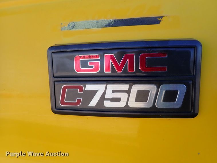 image for item DJ0210 2000 GMC C7500  bucket truck