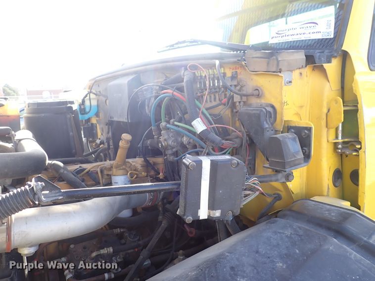 image for item DJ0210 2000 GMC C7500  bucket truck