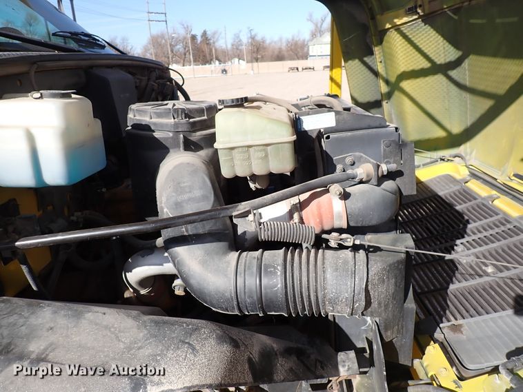 image for item DJ0210 2000 GMC C7500  bucket truck