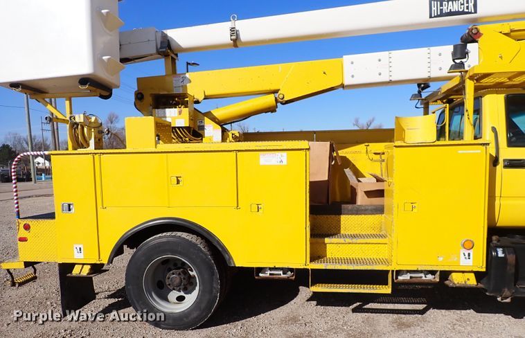 image for item DJ0210 2000 GMC C7500  bucket truck