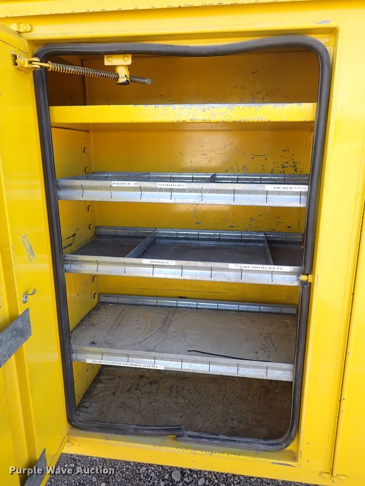 image for item DJ0210 2000 GMC C7500  bucket truck