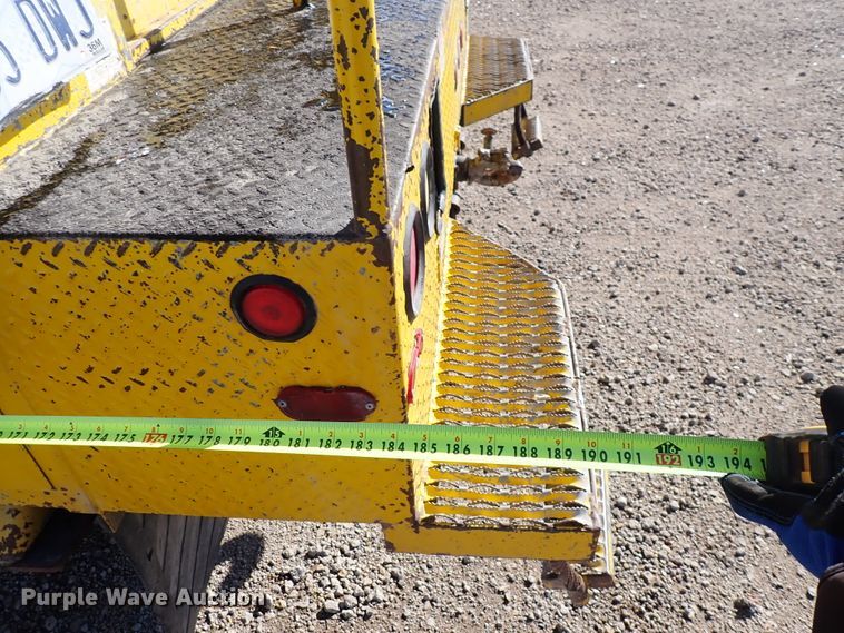 image for item DJ0210 2000 GMC C7500  bucket truck