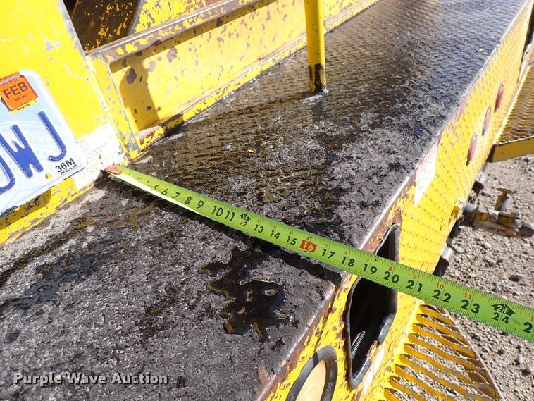 image for item DJ0210 2000 GMC C7500  bucket truck