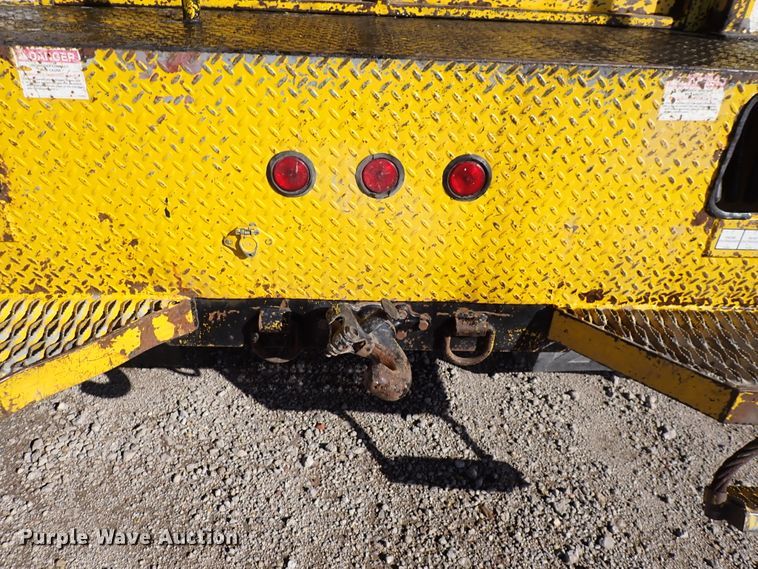 image for item DJ0210 2000 GMC C7500  bucket truck