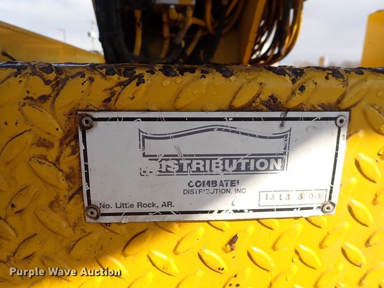 image for item DJ0210 2000 GMC C7500  bucket truck