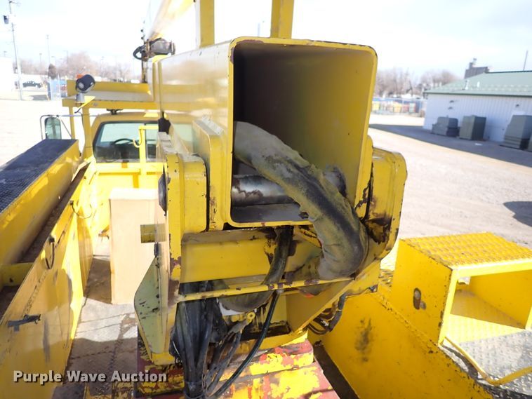 image for item DJ0210 2000 GMC C7500  bucket truck