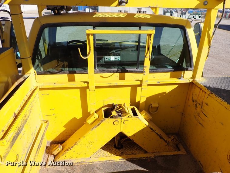image for item DJ0210 2000 GMC C7500  bucket truck
