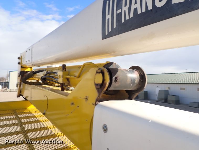 image for item DJ0210 2000 GMC C7500  bucket truck