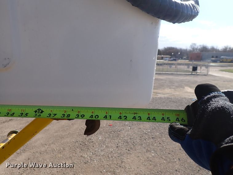 image for item DJ0210 2000 GMC C7500  bucket truck