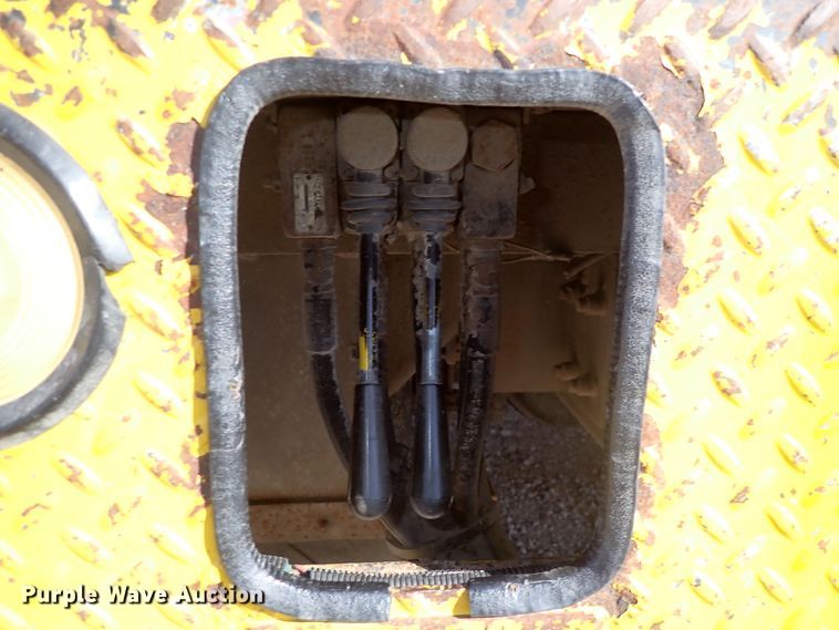 image for item DJ0210 2000 GMC C7500  bucket truck