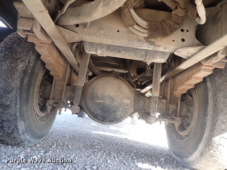 image for item DJ0210 2000 GMC C7500  bucket truck