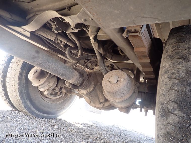 image for item DJ0210 2000 GMC C7500  bucket truck