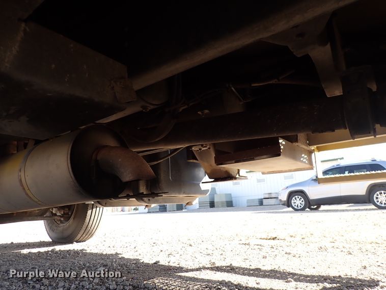 image for item DJ0210 2000 GMC C7500  bucket truck