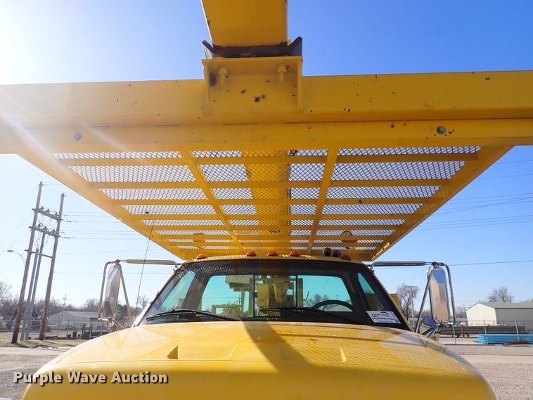 image for item DJ0210 2000 GMC C7500  bucket truck