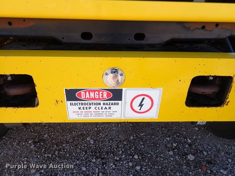 image for item DJ0210 2000 GMC C7500  bucket truck