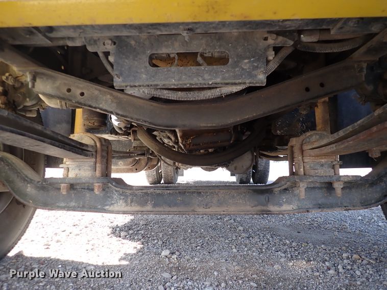 image for item DJ0210 2000 GMC C7500  bucket truck