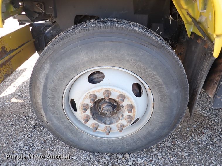 image for item DJ0210 2000 GMC C7500  bucket truck