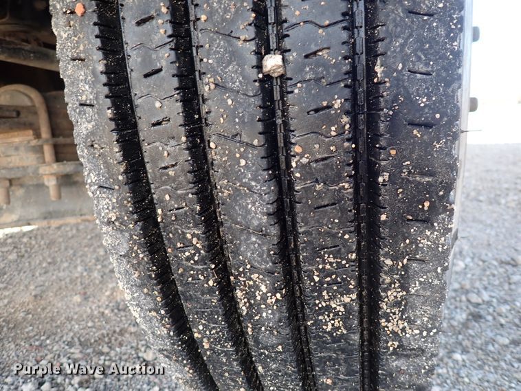 image for item DJ0210 2000 GMC C7500  bucket truck