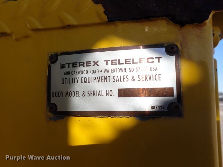 image for item DJ0210 2000 GMC C7500  bucket truck