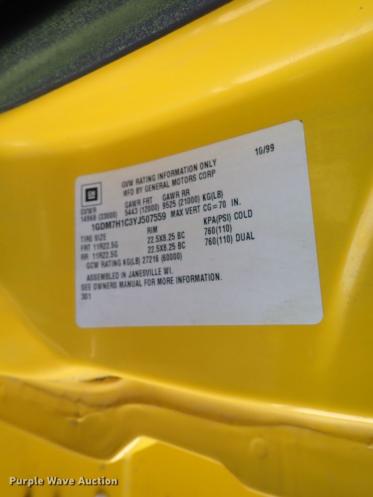 image for item DJ0210 2000 GMC C7500  bucket truck