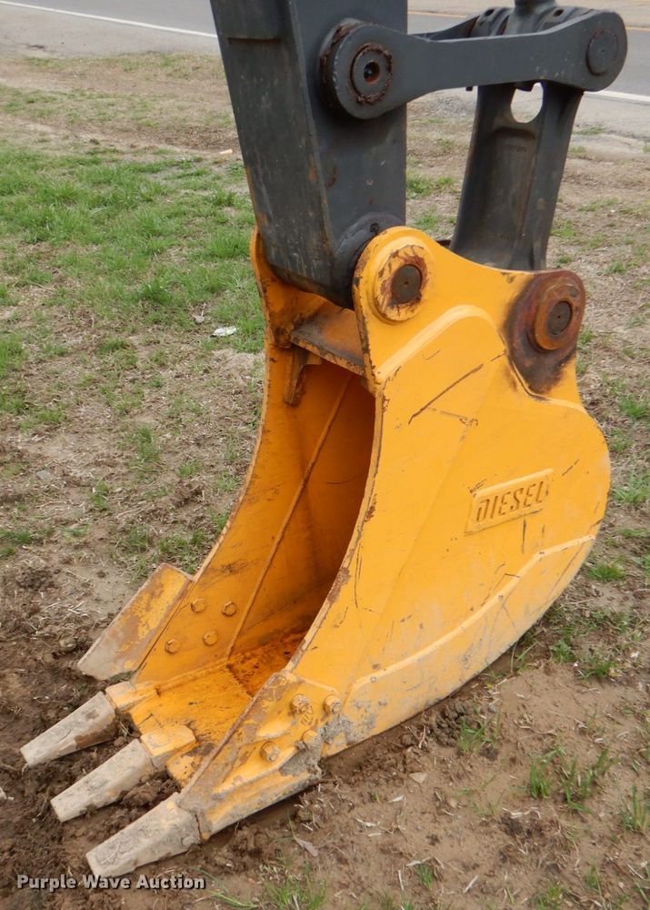 image for item DJ0400 2014 John Deere 135G  excavator