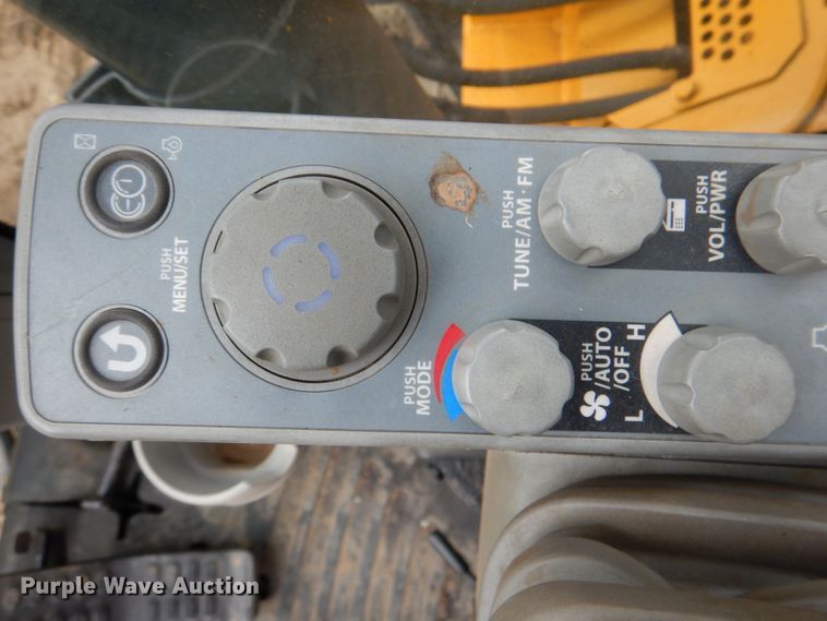 image for item DJ0400 2014 John Deere 135G  excavator