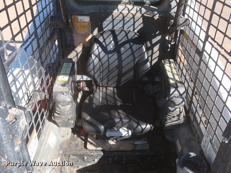 image for item DJ1876 2015 Bobcat T870  tracked skid steer loader