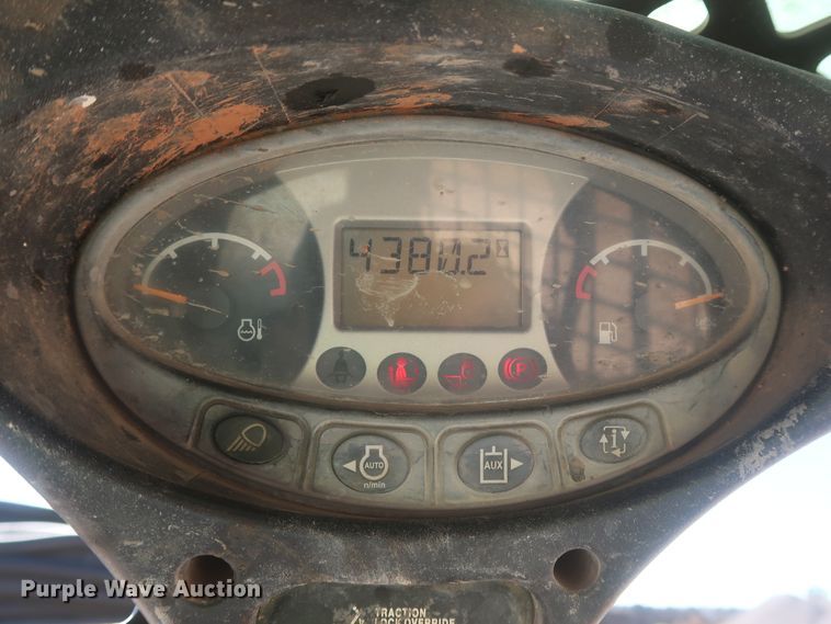 image for item DJ1876 2015 Bobcat T870  tracked skid steer loader