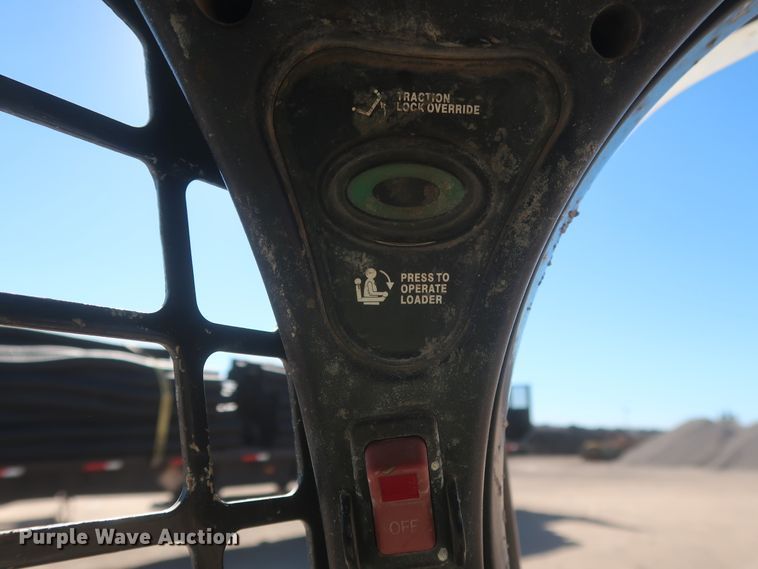 image for item DJ1876 2015 Bobcat T870  tracked skid steer loader