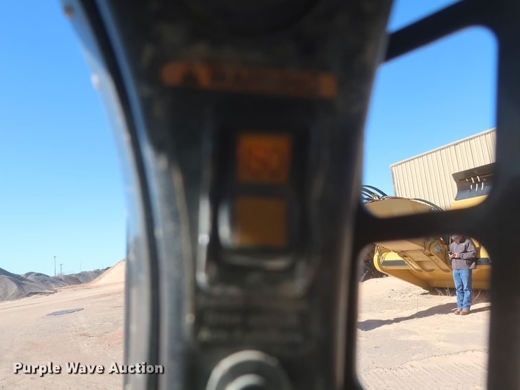 image for item DJ1876 2015 Bobcat T870  tracked skid steer loader