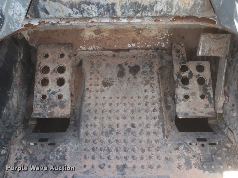 image for item DJ1876 2015 Bobcat T870  tracked skid steer loader