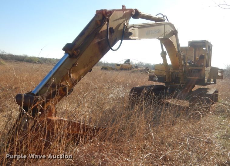 image for item DJ2177 1985 Mitsubishi MS230LC-3  excavator