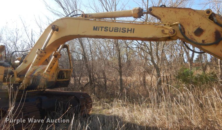 image for item DJ2177 1985 Mitsubishi MS230LC-3  excavator