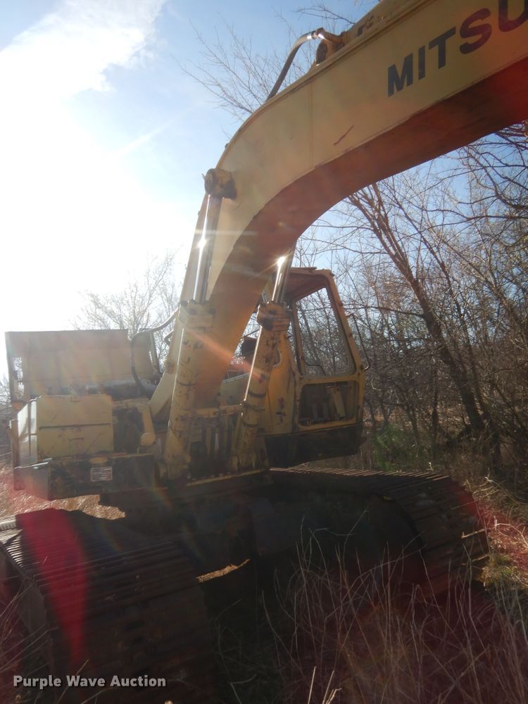 image for item DJ2177 1985 Mitsubishi MS230LC-3  excavator