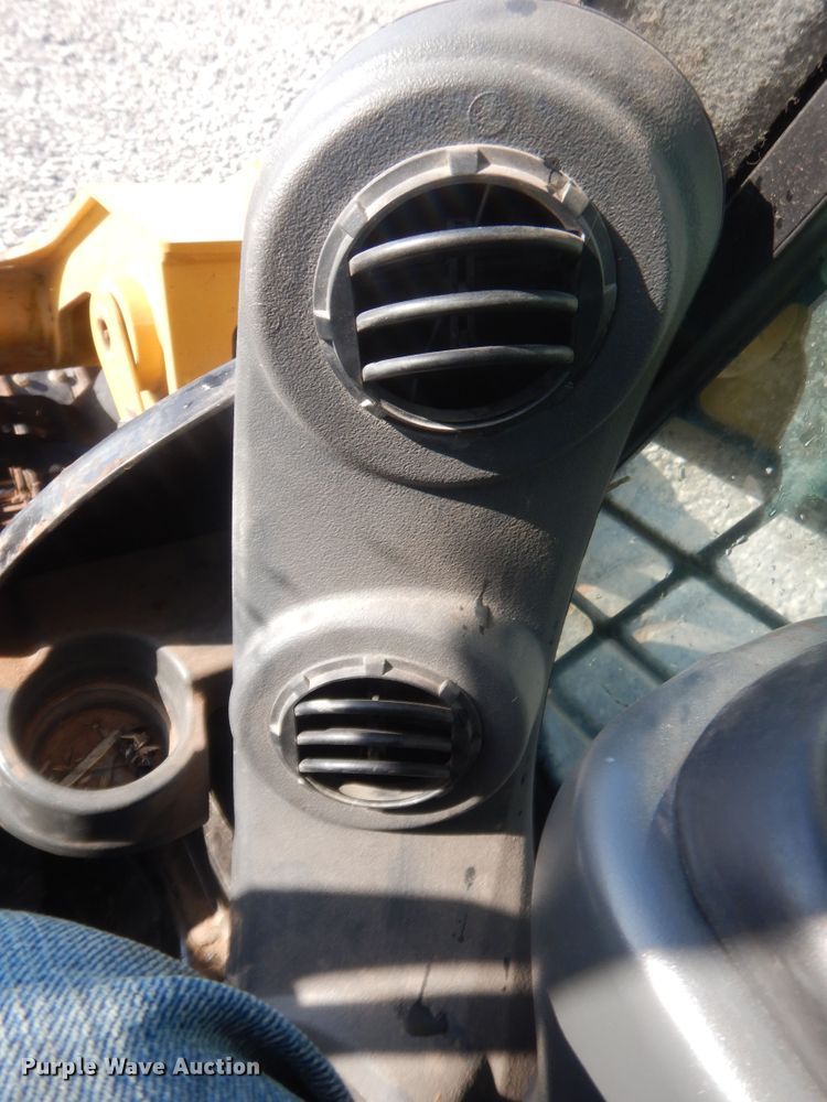 image for item DJ2211 2016 Caterpillar 262D  skid steer loader