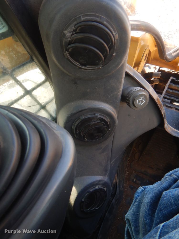 image for item DJ2211 2016 Caterpillar 262D  skid steer loader